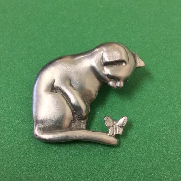 Vintage Pewter Cat with Butterfly Brooch Pin - Picture 9 of 11